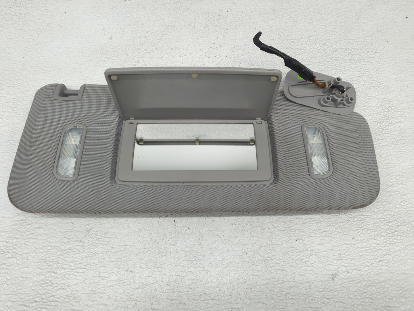 2014-2019 Chevrolet Silverado 1500 Sun Visor Shade Replacement Passenger Right Mirror Fits Fits 2014 2015 2016 2017 2018 201