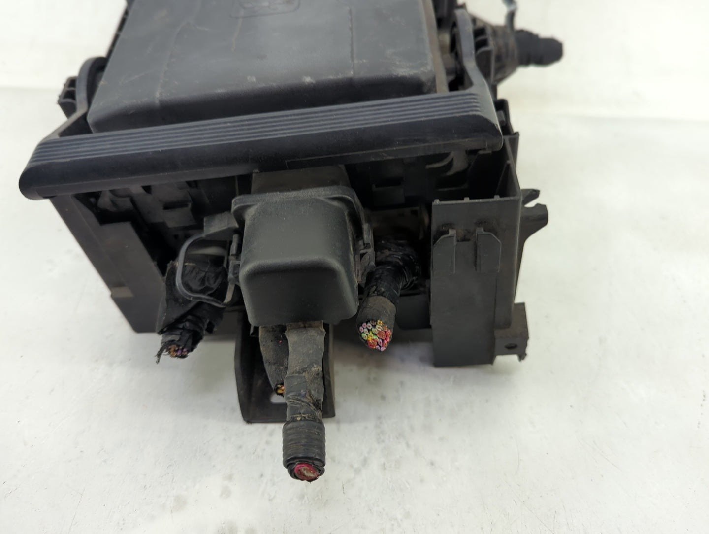 2016-2017 Chevrolet Silverado 1500 Fusebox Fuse Box Panel Relay Module Fits Fits 2016 2017 OEM Used Auto Parts - Oemusedauto