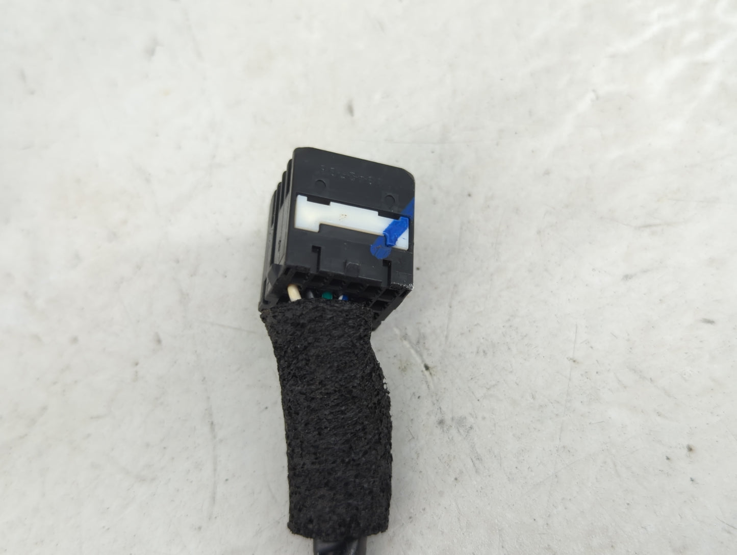 2014-2019 Chevrolet Silverado 1500 Driver Side View Mirror - Left Door Mirror OEM Used - Oemusedautoparts1.com