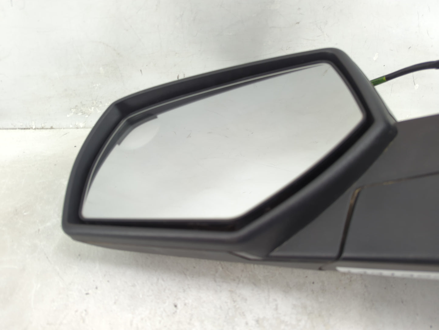 2014-2019 Chevrolet Silverado 1500 Driver Side View Mirror - Left Door Mirror OEM Used - Oemusedautoparts1.com