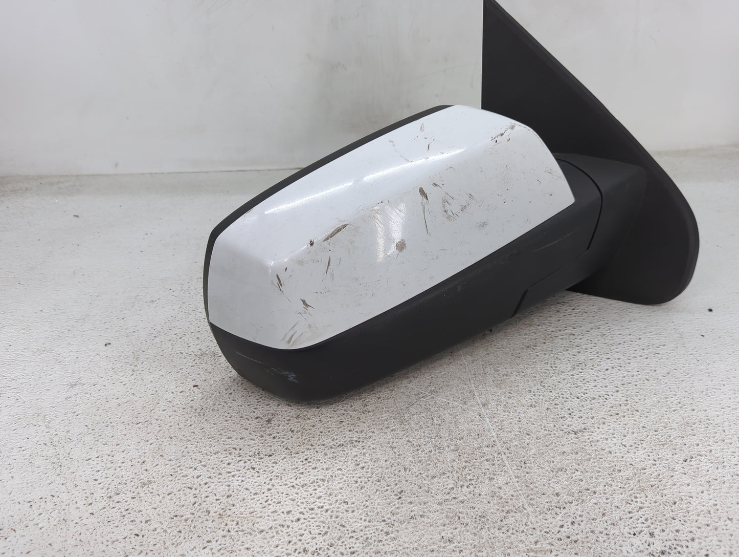 2014-2019 Chevrolet Silverado 1500 Passenger Side View Mirror - Right Door Mirror OEM Used - Oemusedautoparts1.com