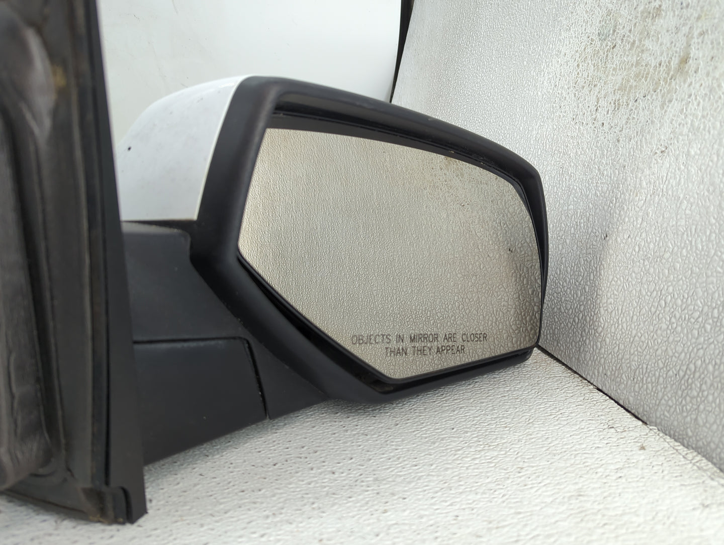 2014-2019 Chevrolet Silverado 1500 Passenger Side View Mirror - Right Door Mirror OEM Used - Oemusedautoparts1.com