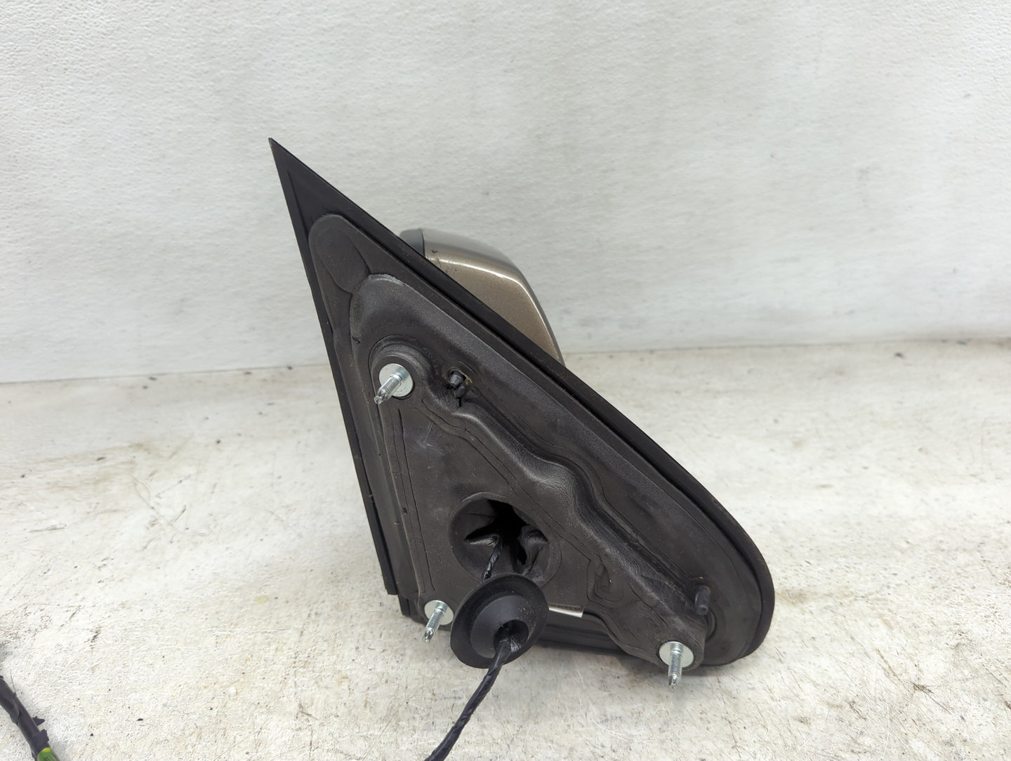 2014-2019 Chevrolet Silverado 1500 Driver Side View Mirror - Left Door Mirror OEM Used - Oemusedautoparts1.com