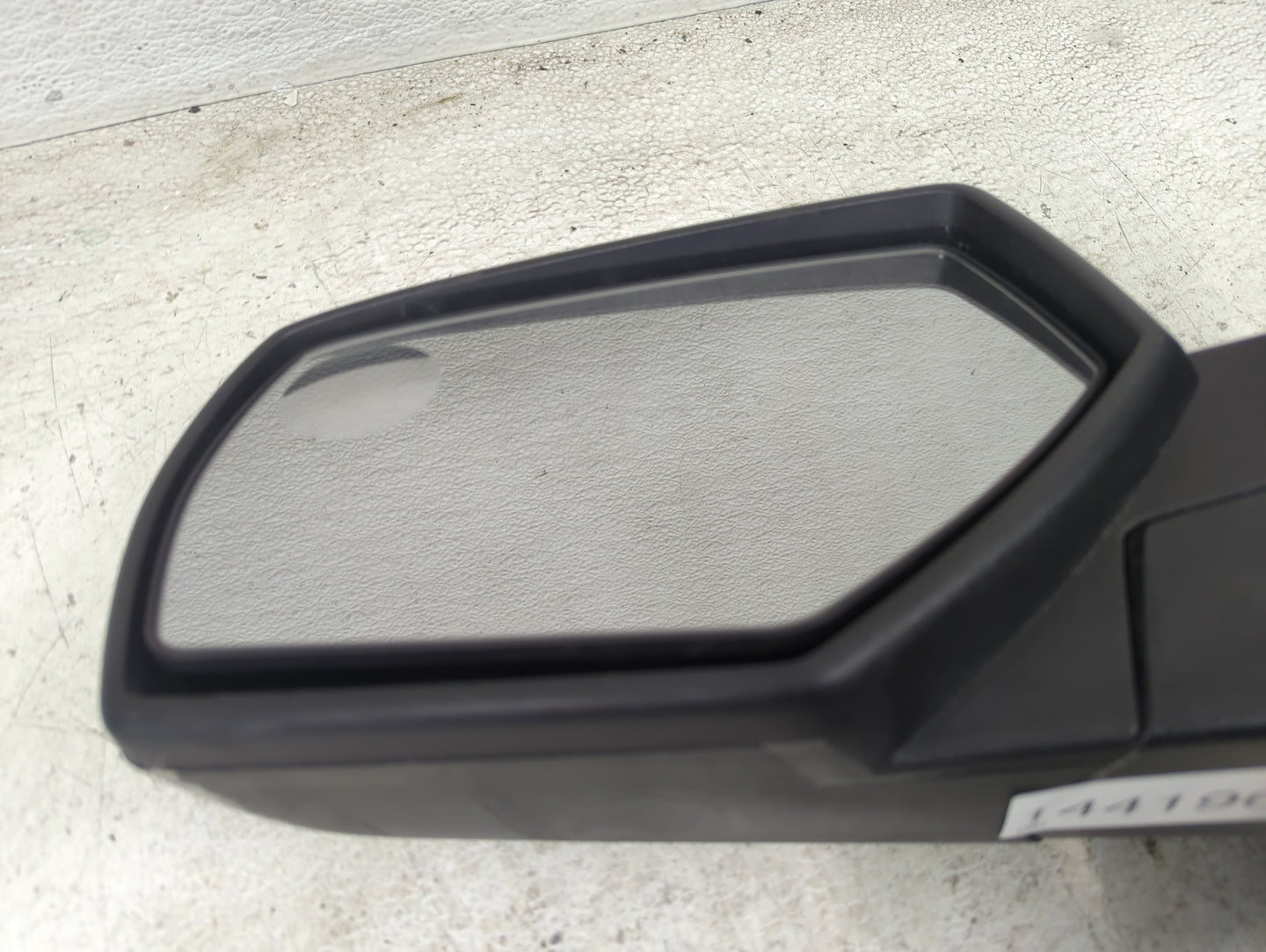 2014-2019 Chevrolet Silverado 1500 Driver Side View Mirror - Left Door Mirror OEM Used - Oemusedautoparts1.com