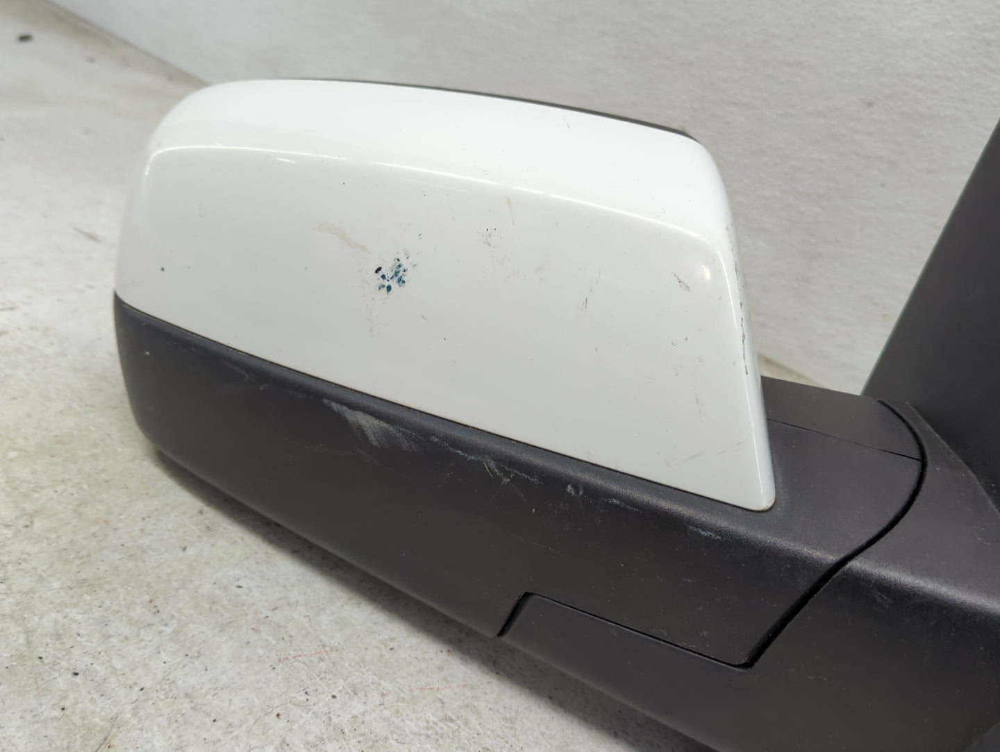 2014-2019 Chevrolet Silverado 1500 Passenger Side View Mirror - Right Door Mirror OEM Used - Oemusedautoparts1.com