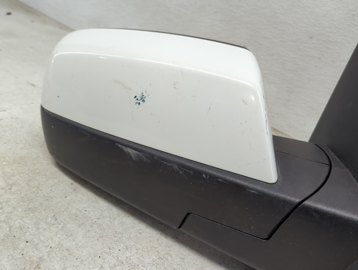 2014-2019 Chevrolet Silverado 1500 Passenger Side View Mirror - Right Door Mirror OEM Used - Oemusedautoparts1.com