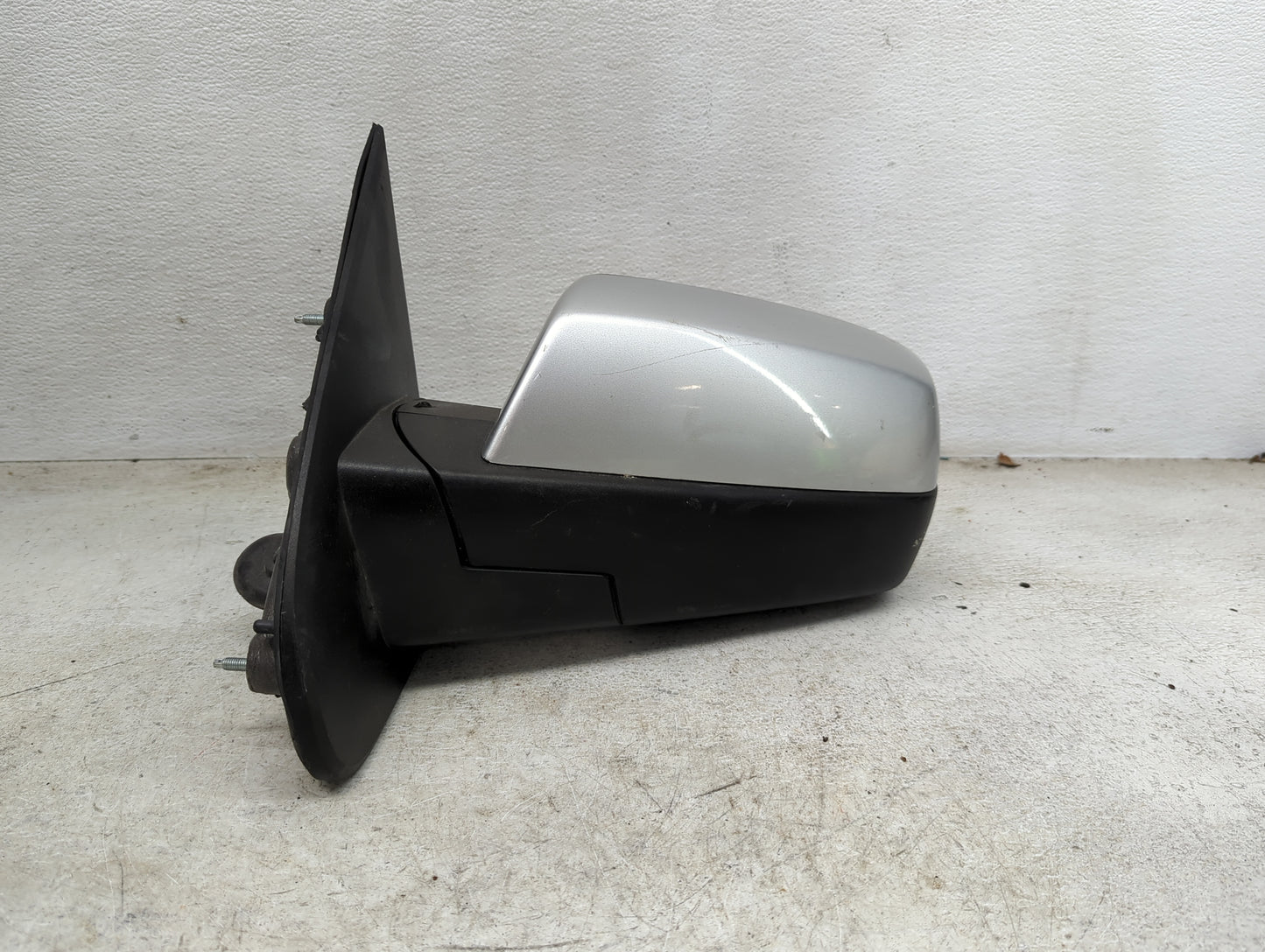 2014-2019 Chevrolet Silverado 1500 Driver Side View Mirror - Left Door Mirror OEM Used - Oemusedautoparts1.com