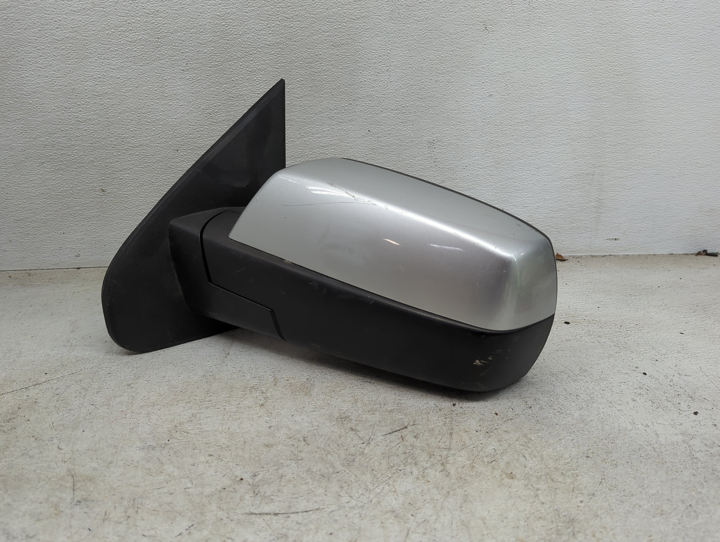 2014-2019 Chevrolet Silverado 1500 Driver Side View Mirror - Left Door Mirror OEM Used - Oemusedautoparts1.com