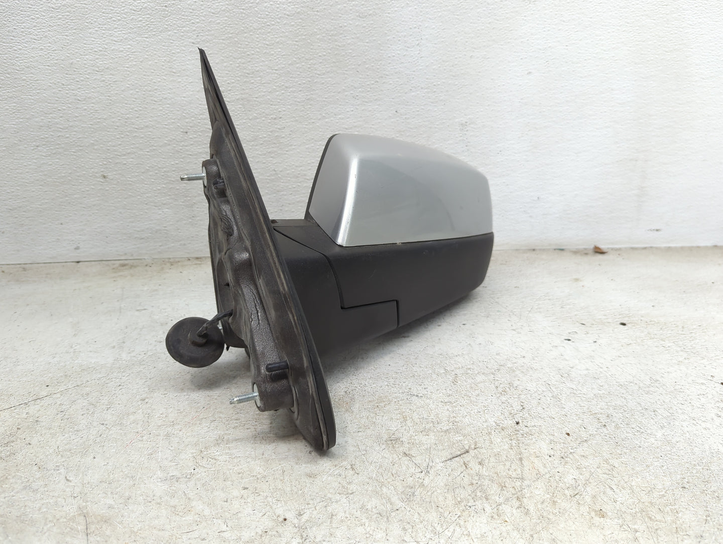 2014-2019 Chevrolet Silverado 1500 Driver Side View Mirror - Left Door Mirror OEM Used - Oemusedautoparts1.com
