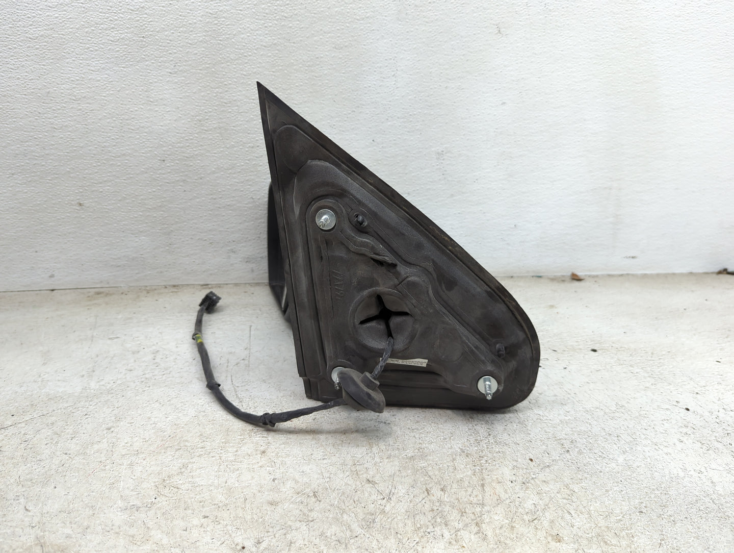 2014-2019 Chevrolet Silverado 1500 Driver Side View Mirror - Left Door Mirror OEM Used - Oemusedautoparts1.com