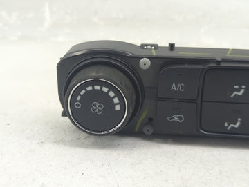 2015 Chevrolet Silverado 1500 Climate Control Module Temperature AC/Heater Replacement P/N:23486619 7370200000000X, 815372982 Fits OEM Used Auto Parts