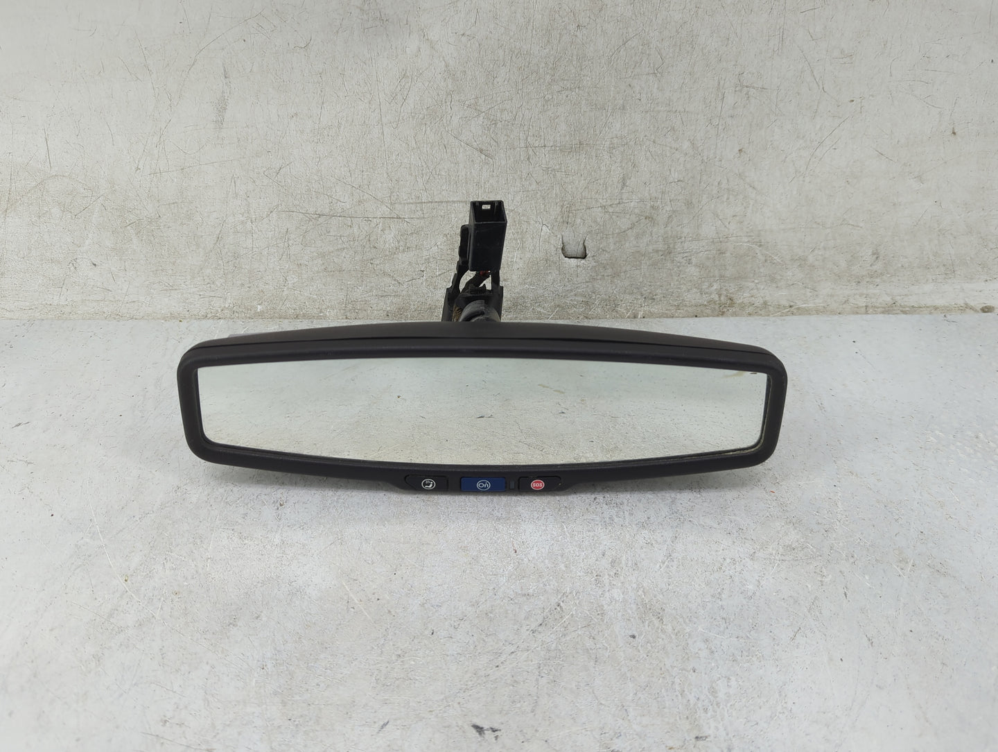 2014-2019 Chevrolet Silverado 1500 Interior Rear View Mirror Replacement OEM P/N:A048070 046392 Fits OEM Used Auto Parts - O