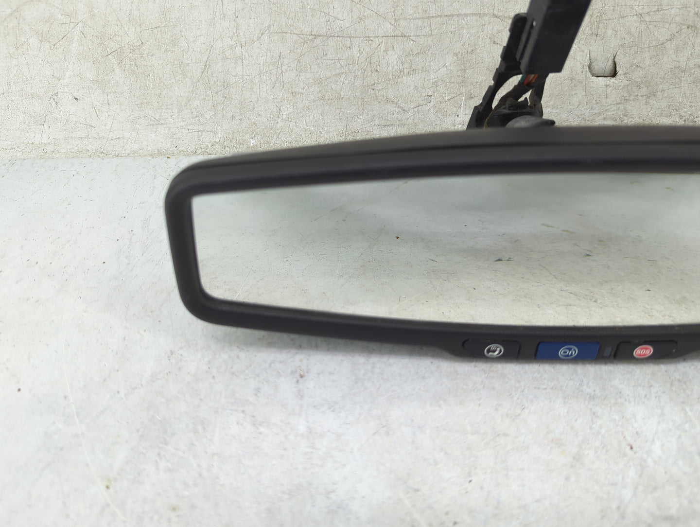 2014-2019 Chevrolet Silverado 1500 Interior Rear View Mirror Replacement OEM P/N:A048070 046392 Fits OEM Used Auto Parts - O