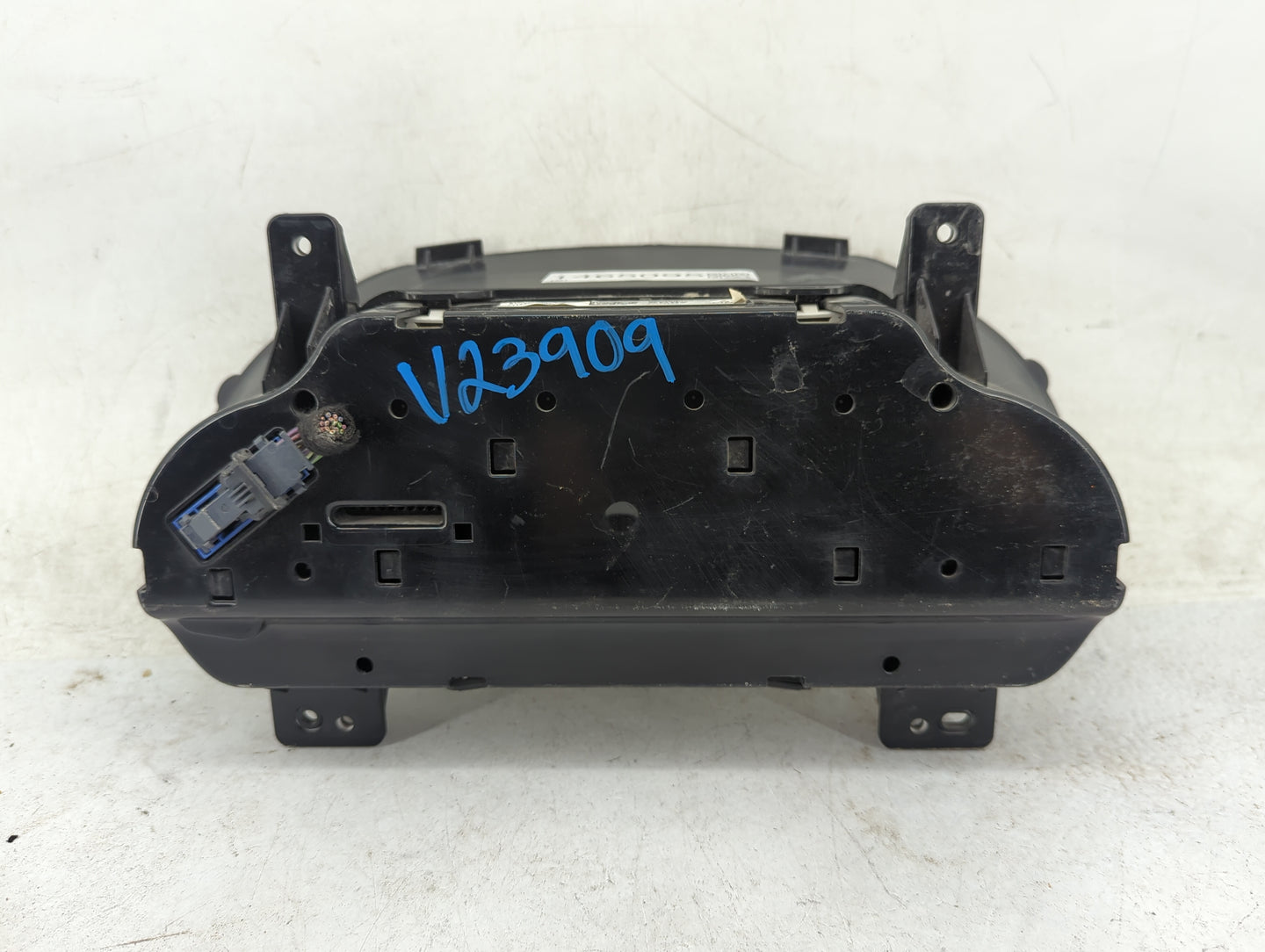 2014-2015 Chevrolet Silverado 1500 Instrument Cluster Speedometer Gauges P/N:23259637 7110500000000X Miles: Fits Fits 2014 2