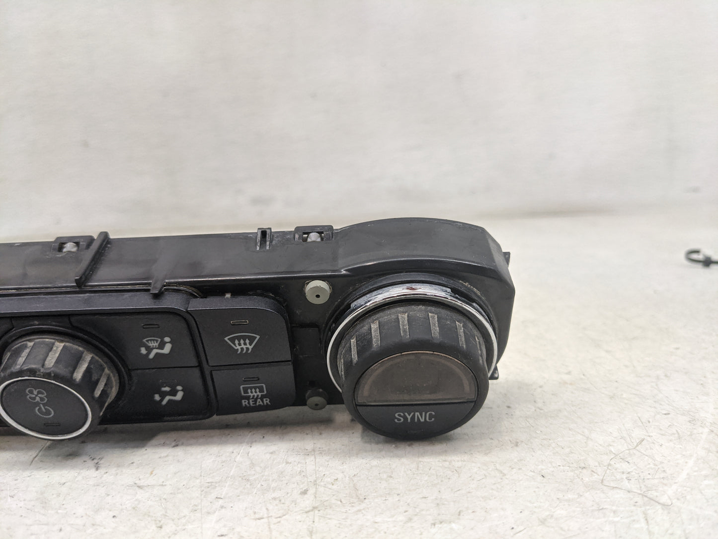 2014-2019 Chevrolet Silverado 1500 Climate Control Module Temperature AC/Heater Replacement P/N:23486614 737020000000X Fits 
