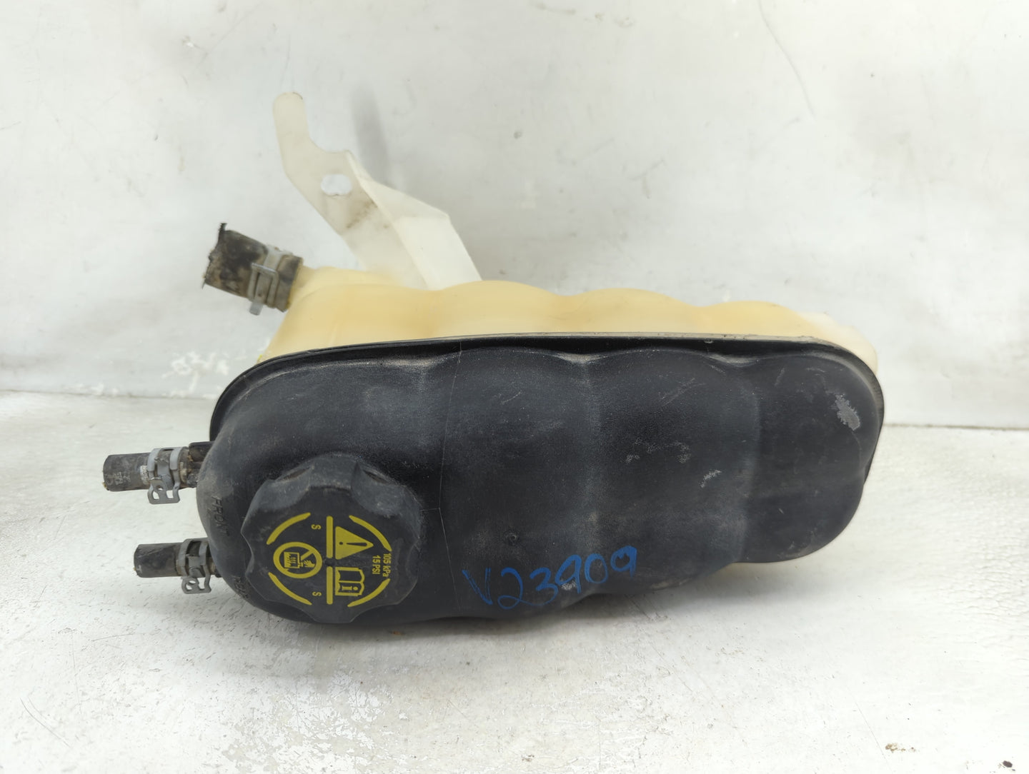 2014 Silverado 1500 Radiator Coolant Overflow Expansion Tank Bottle - Oemusedautoparts1.com