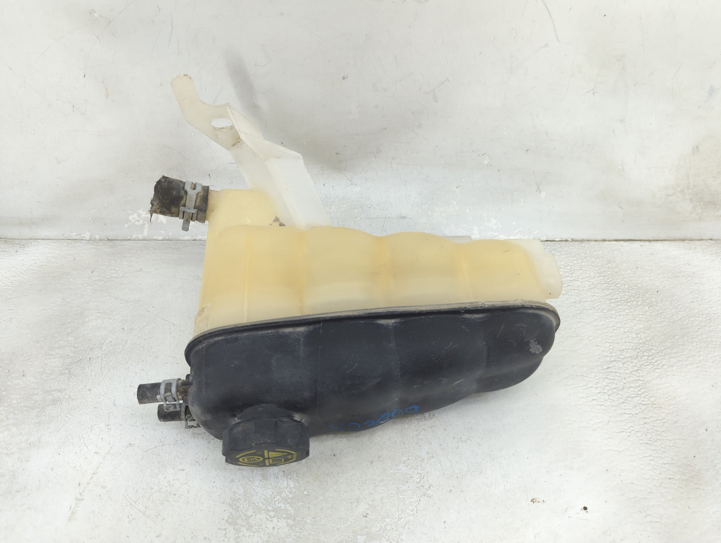 2014 Silverado 1500 Radiator Coolant Overflow Expansion Tank Bottle - Oemusedautoparts1.com
