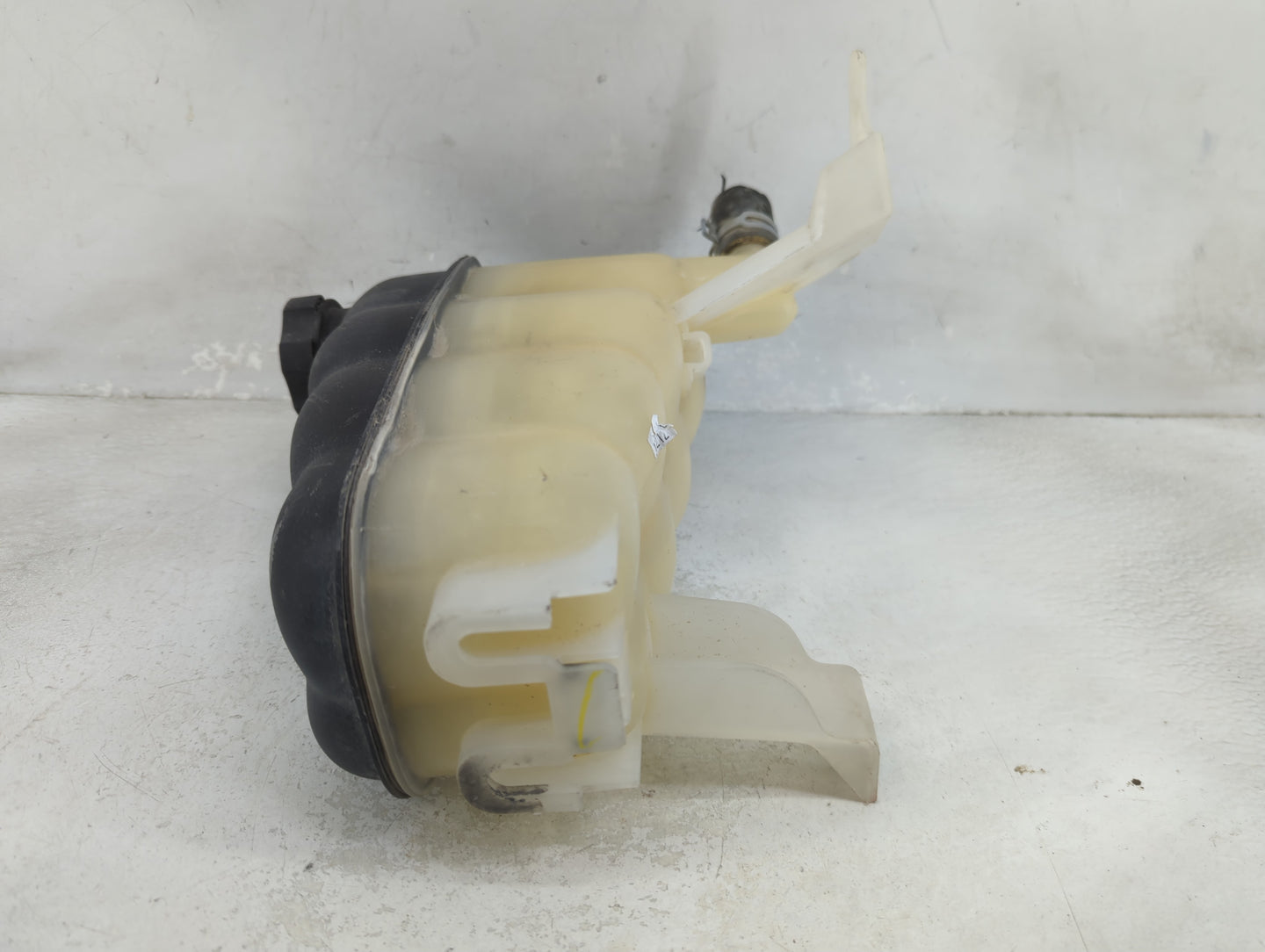 2014 Silverado 1500 Radiator Coolant Overflow Expansion Tank Bottle - Oemusedautoparts1.com