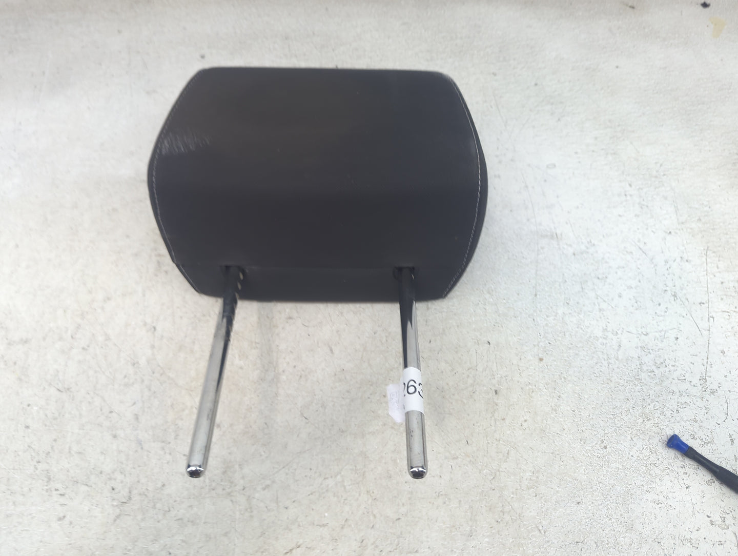 2015 Chevrolet Silverado 1500 Headrest Head Rest Front Driver Seat Black - Oemusedautoparts1.com
