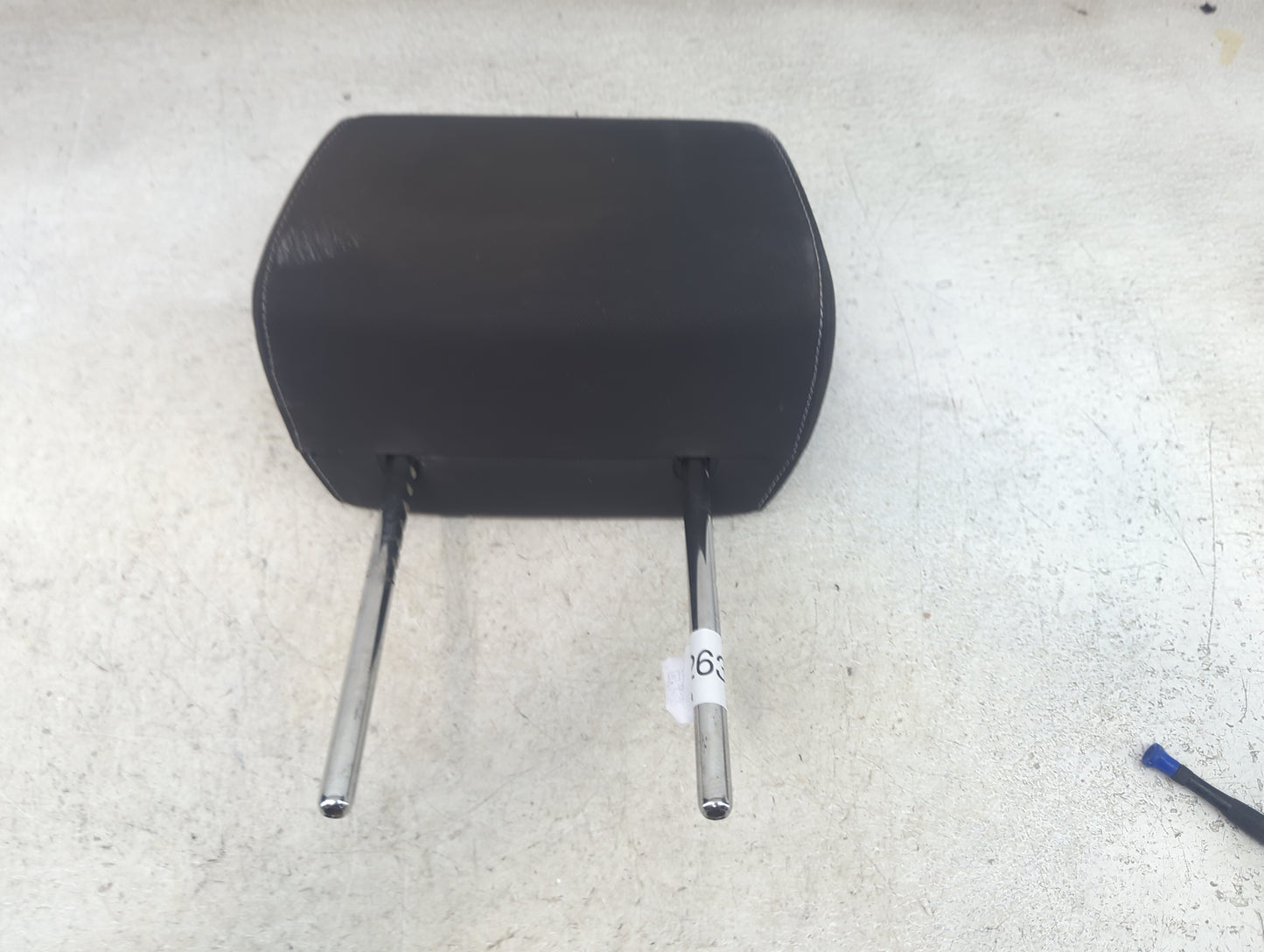2015 Chevrolet Silverado 1500 Headrest Head Rest Front Driver Seat Black - Oemusedautoparts1.com