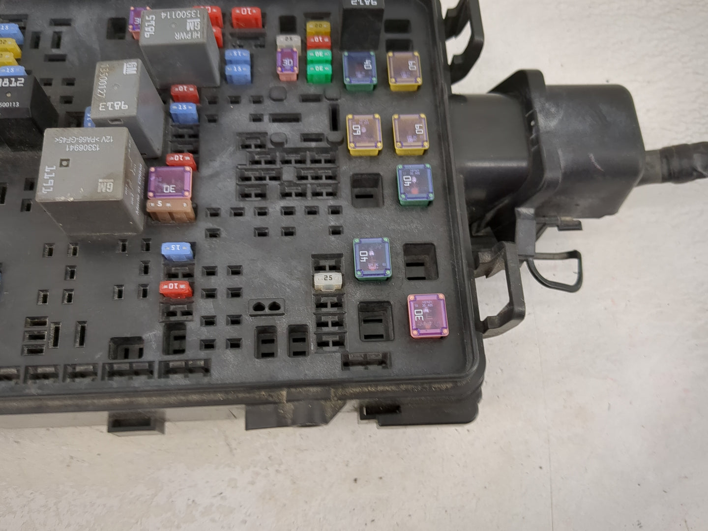 2016-2017 Chevrolet Silverado 1500 Fusebox Fuse Box Panel Relay Module P/N:23285566 Fits Fits 2016 2017 OEM Used Auto Parts 