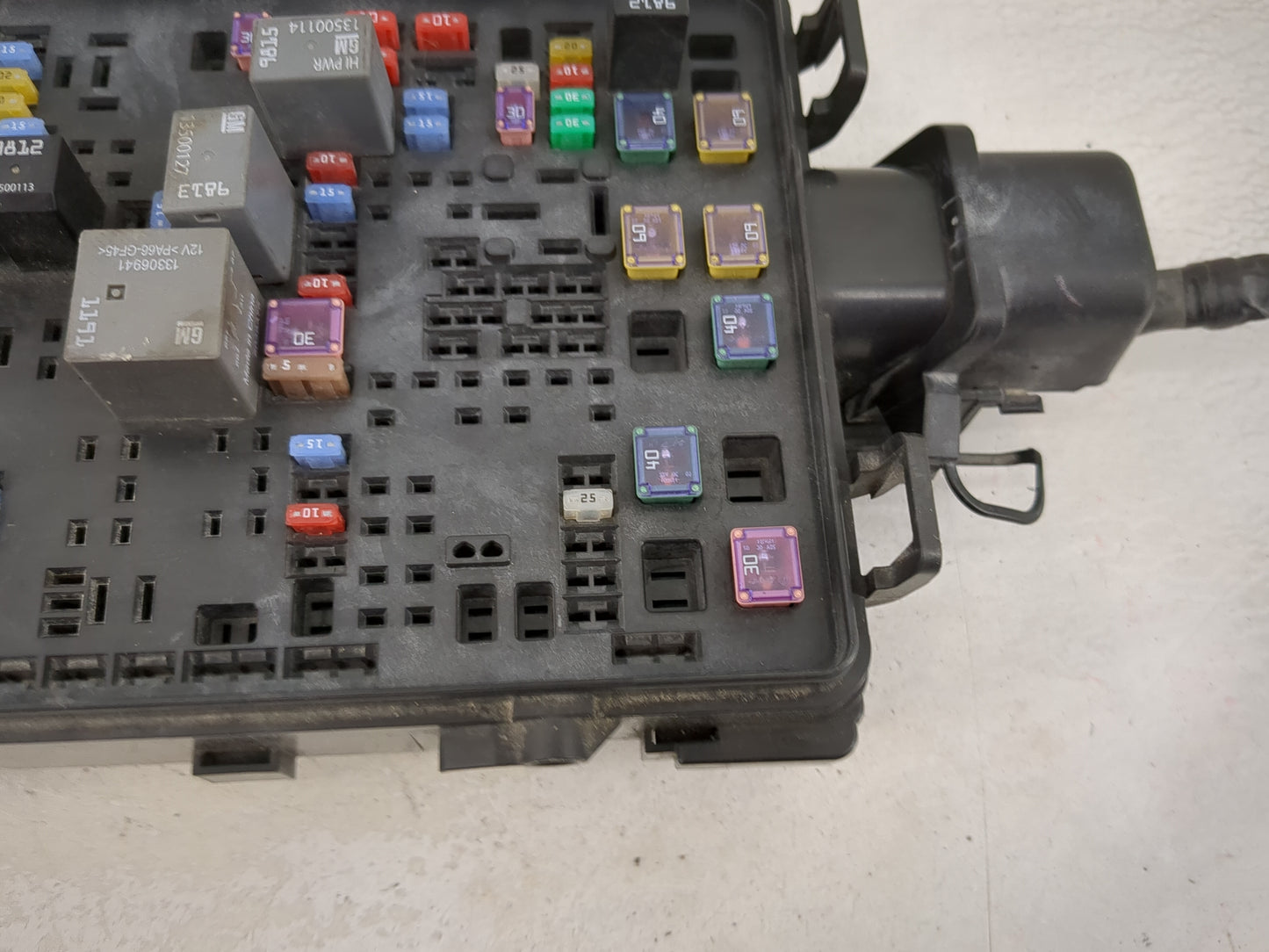2016-2017 Chevrolet Silverado 1500 Fusebox Fuse Box Panel Relay Module P/N:23285566 Fits Fits 2016 2017 OEM Used Auto Parts 