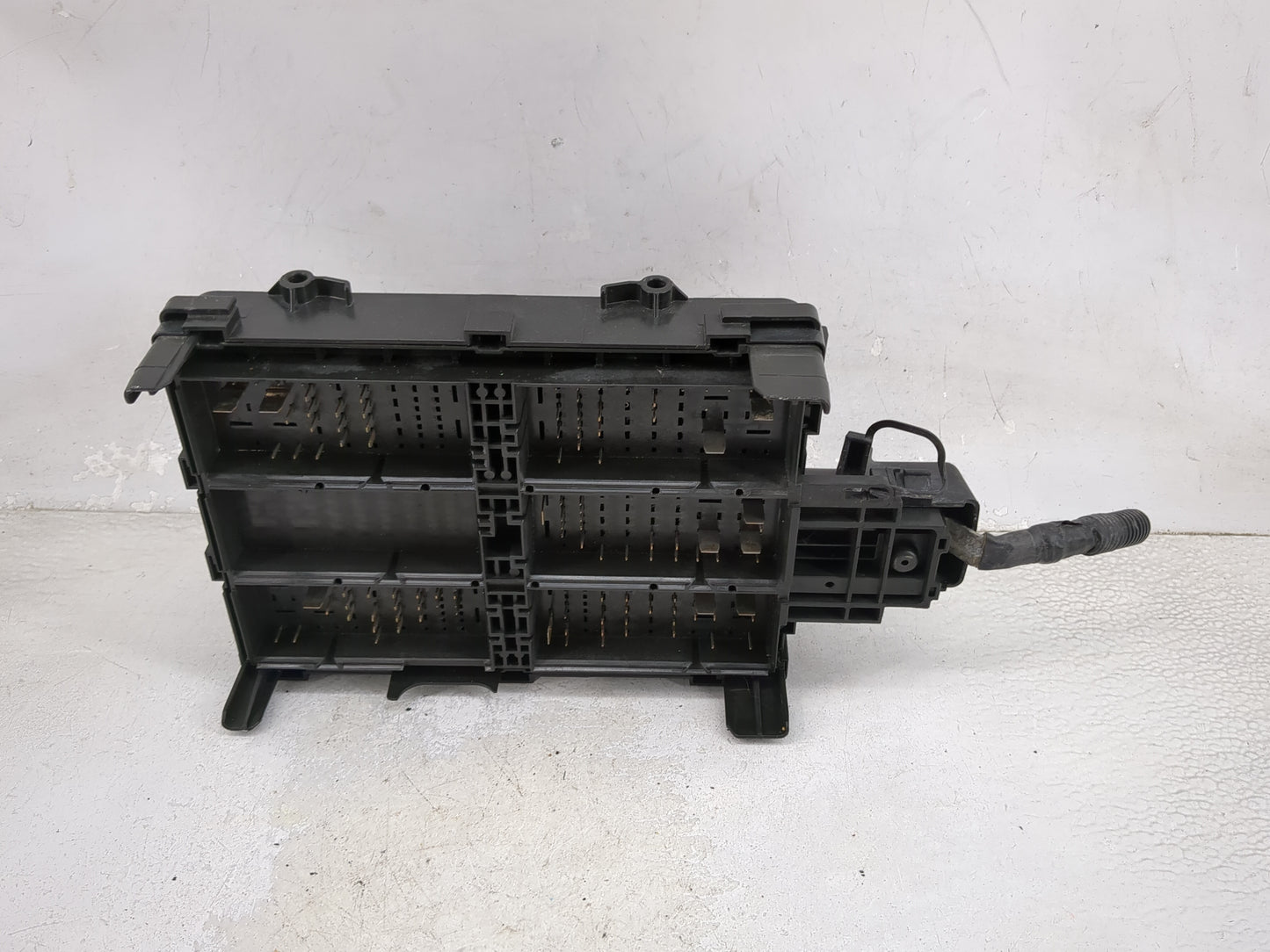 2016-2017 Chevrolet Silverado 1500 Fusebox Fuse Box Panel Relay Module P/N:23285566 Fits Fits 2016 2017 OEM Used Auto Parts 