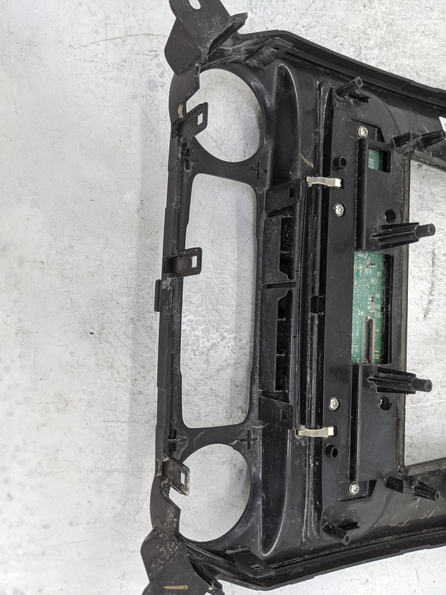 2015-2016 Chevrolet Silverado 1500 Radio Control Panel Black 1477690 - Oemusedautoparts1.com