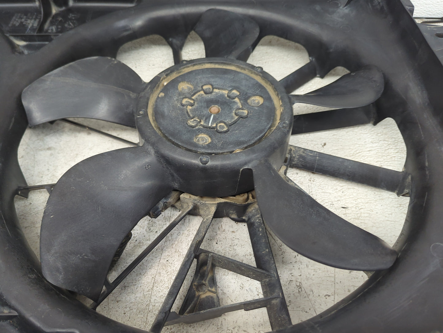 2014-2021 Chevrolet Silverado 1500 Electric Radiator Cooling Fan Motor Assembly P/N:0130308471 1137328093 Fits OEM Used Auto