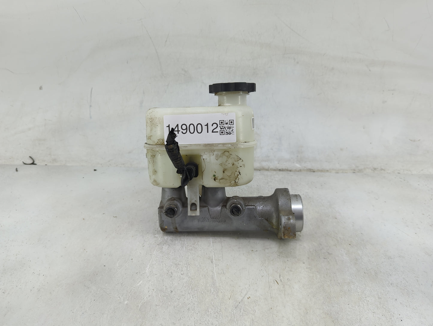 2014-2019 Chevrolet Silverado 1500 Brake Master Cylinder 1490012 - Oemusedautoparts1.com