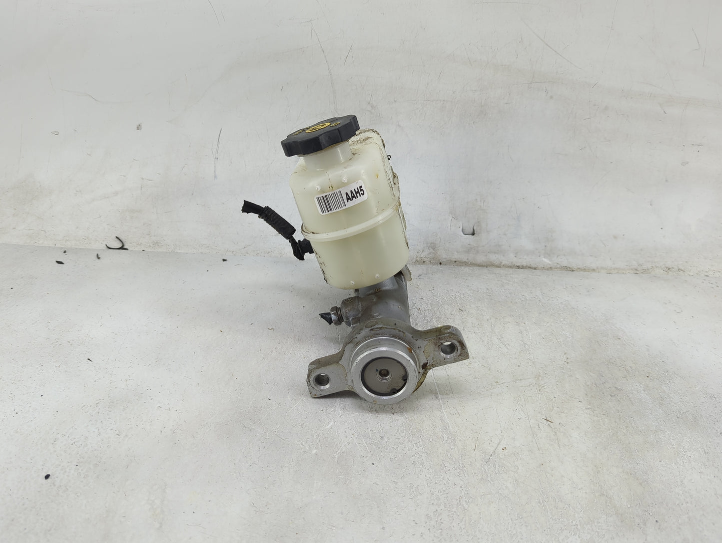2014-2019 Chevrolet Silverado 1500 Brake Master Cylinder 1490012 - Oemusedautoparts1.com
