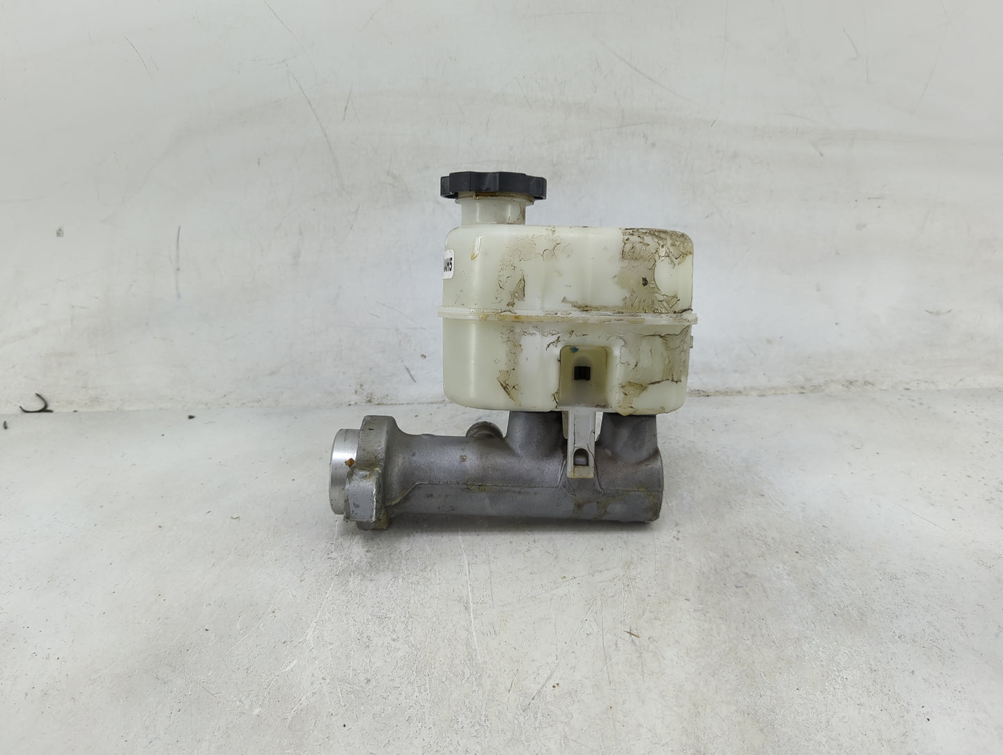 2014-2019 Chevrolet Silverado 1500 Brake Master Cylinder 1490012 - Oemusedautoparts1.com