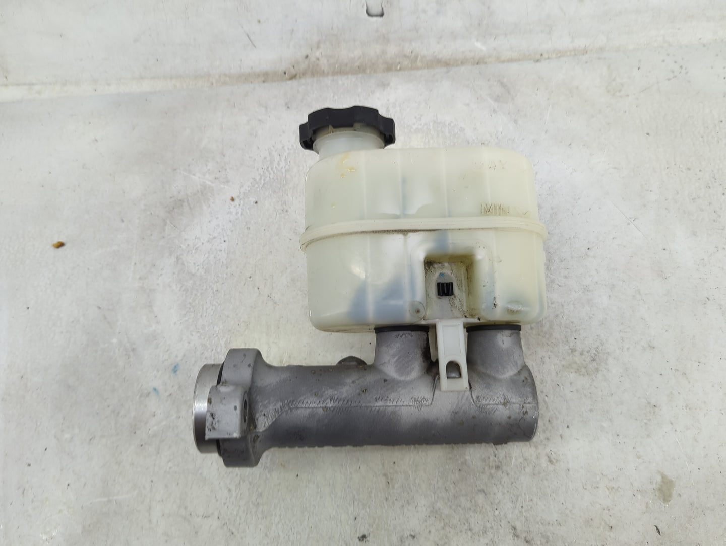 2014-2019 Chevrolet Silverado 1500 Brake Master Cylinder 1490901 - Oemusedautoparts1.com