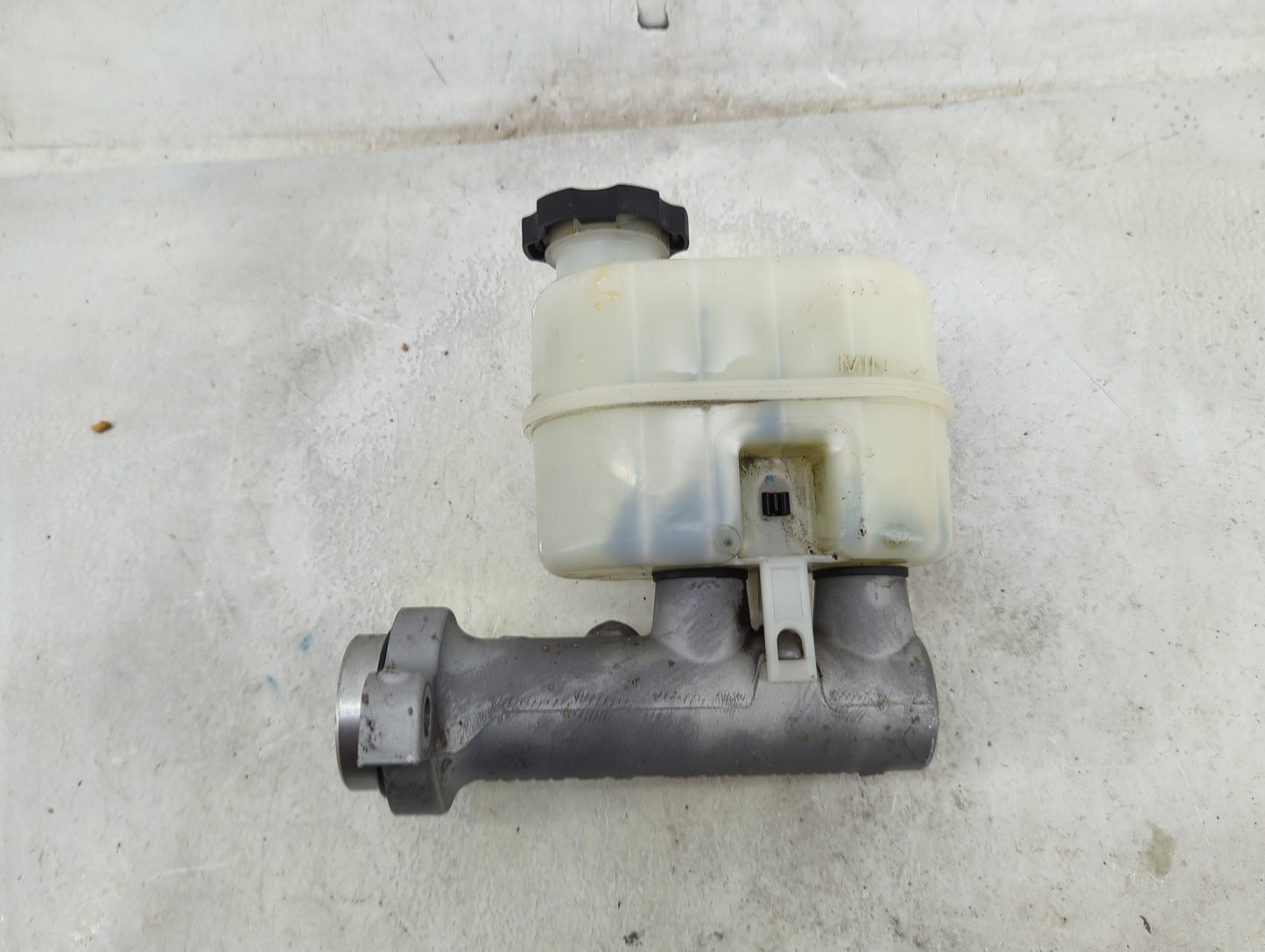 2014-2019 Chevrolet Silverado 1500 Brake Master Cylinder 1490901 - Oemusedautoparts1.com