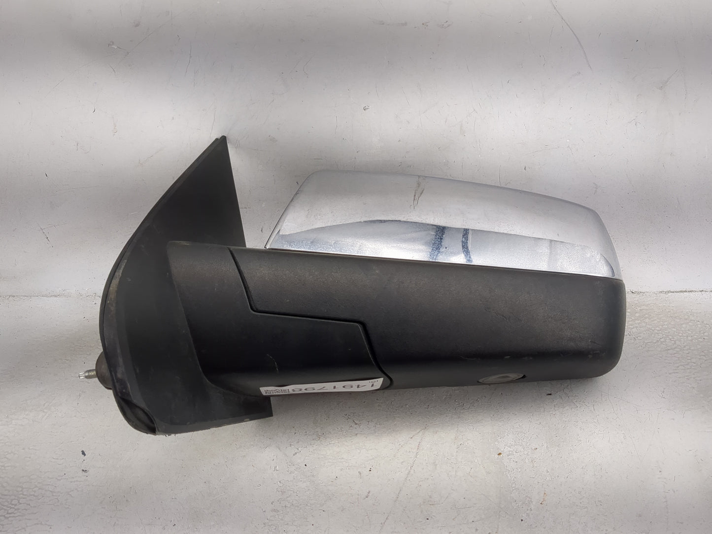 2014-2019 Chevrolet Silverado 1500 Driver Side View Mirror - Left Door Mirror OEM Used - Oemusedautoparts1.com