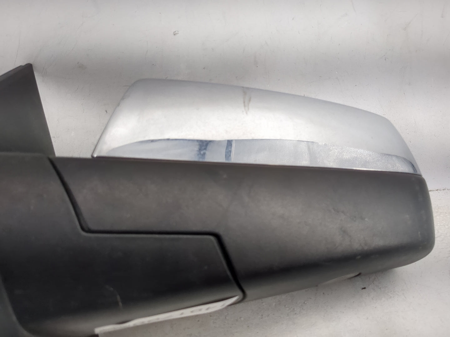 2014-2019 Chevrolet Silverado 1500 Driver Side View Mirror - Left Door Mirror OEM Used - Oemusedautoparts1.com