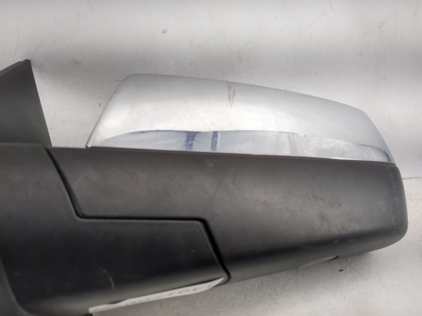 2014-2019 Chevrolet Silverado 1500 Driver Side View Mirror - Left Door Mirror OEM Used - Oemusedautoparts1.com