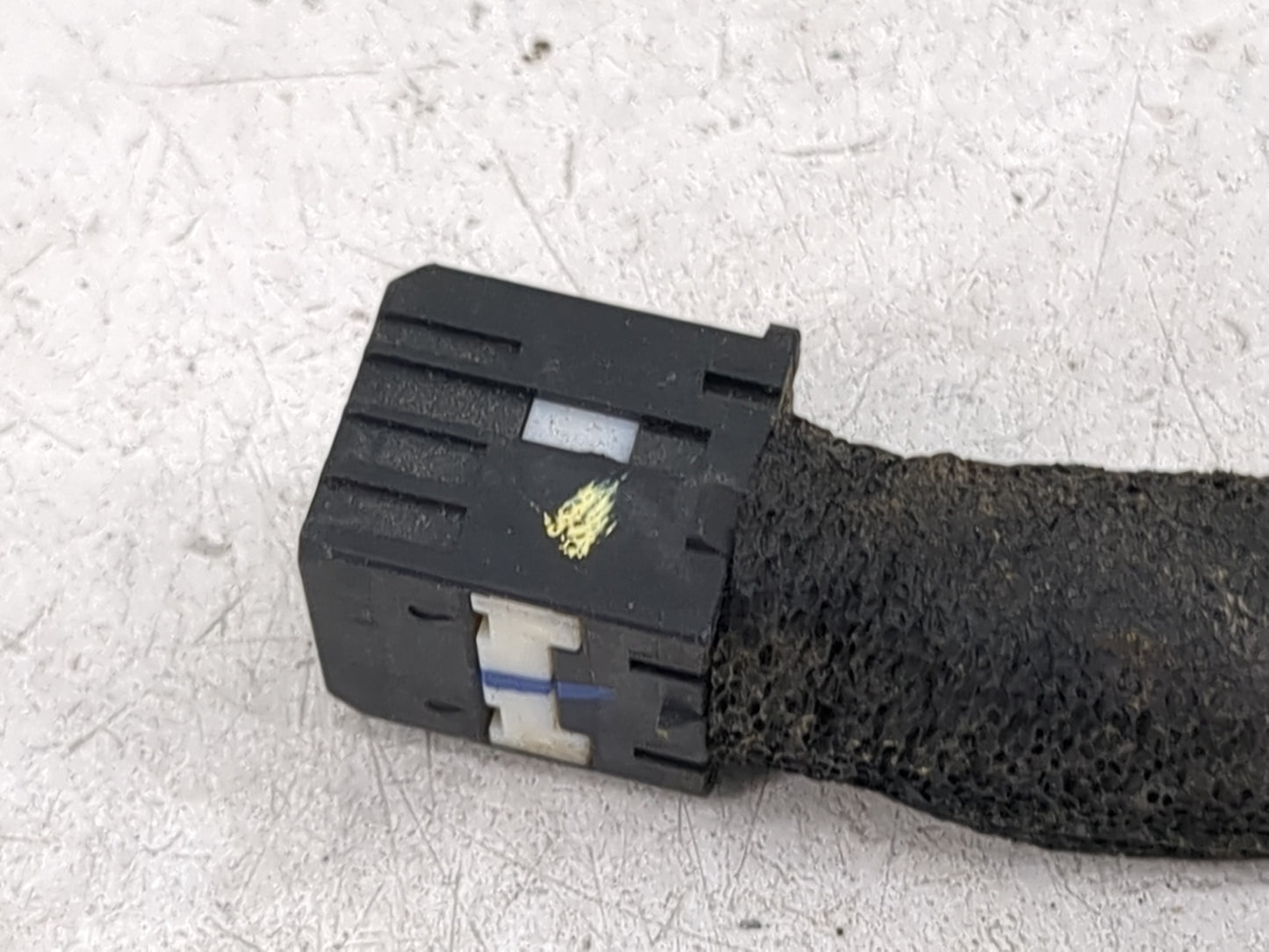 2014-2019 Chevrolet Silverado 1500 Driver Side View Mirror - Left Door Mirror OEM Used - Oemusedautoparts1.com