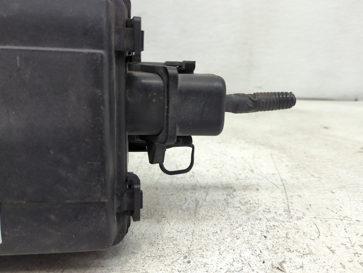 2016-2017 Chevrolet Silverado 1500 Fusebox Fuse Box Panel Relay Module P/N:23285666 13306941, 13500114 Fits Fits 2016 2017 O