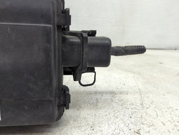 2016-2017 Chevrolet Silverado 1500 Fusebox Fuse Box Panel Relay Module P/N:23285666 13306941, 13500114 Fits Fits 2016 2017 OEM Used Auto Parts