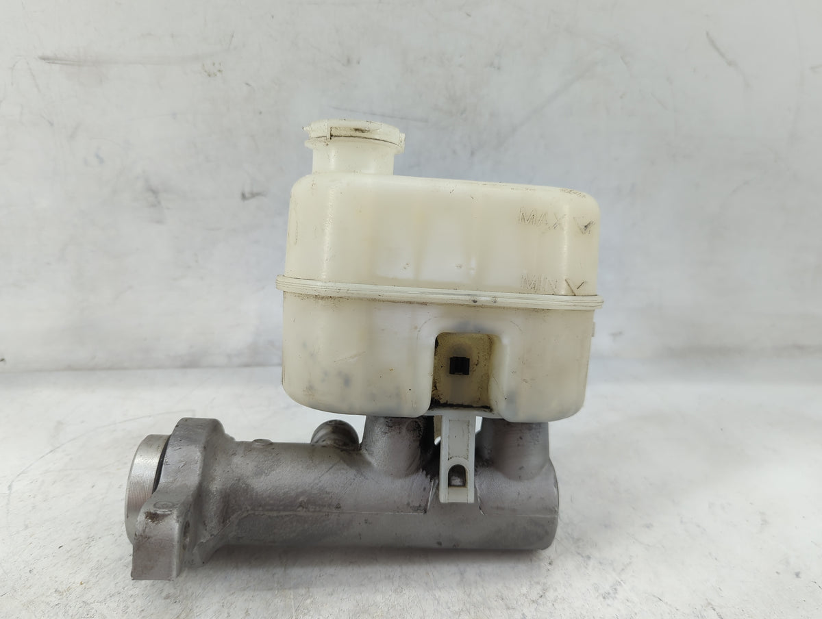 2014-2019 Chevrolet Silverado 1500 Brake Master Cylinder 1498765 - Oemusedautoparts1.com
