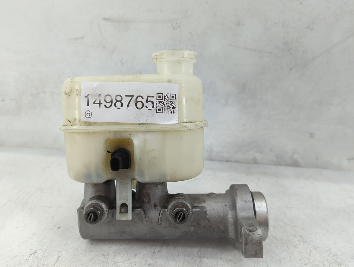 2014-2019 Chevrolet Silverado 1500 Brake Master Cylinder 1498765 - Oemusedautoparts1.com