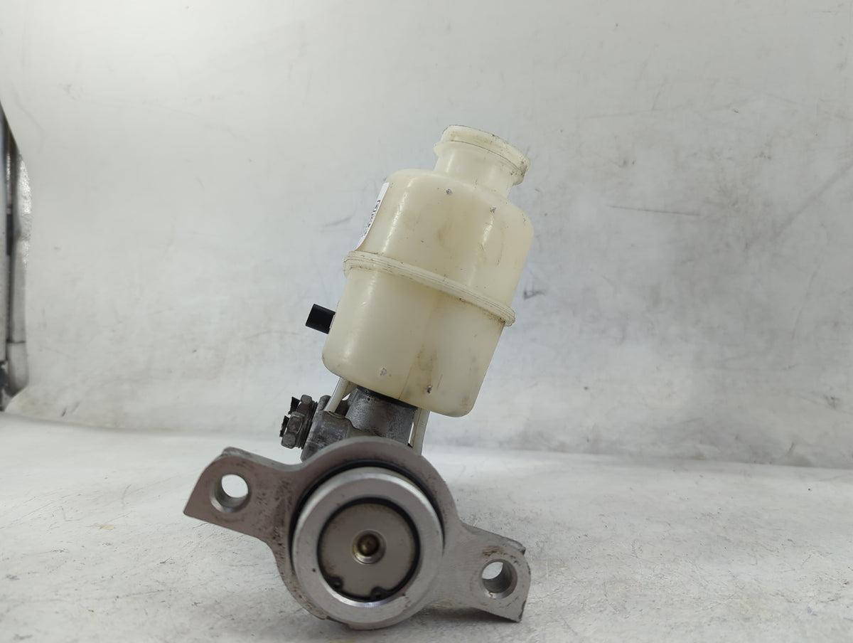 2014-2019 Chevrolet Silverado 1500 Brake Master Cylinder 1498765 - Oemusedautoparts1.com