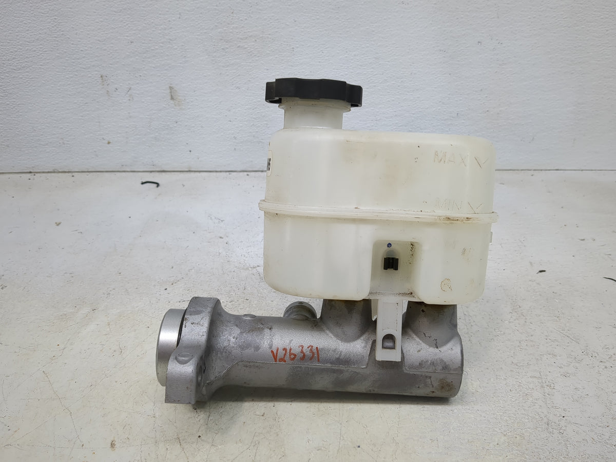2014-2019 Chevrolet Silverado 1500 Brake Master Cylinder 1513069 - Oemusedautoparts1.com