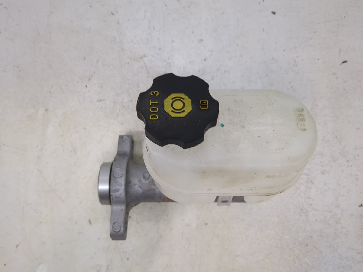 2014-2019 Chevrolet Silverado 1500 Brake Master Cylinder 1513069 - Oemusedautoparts1.com
