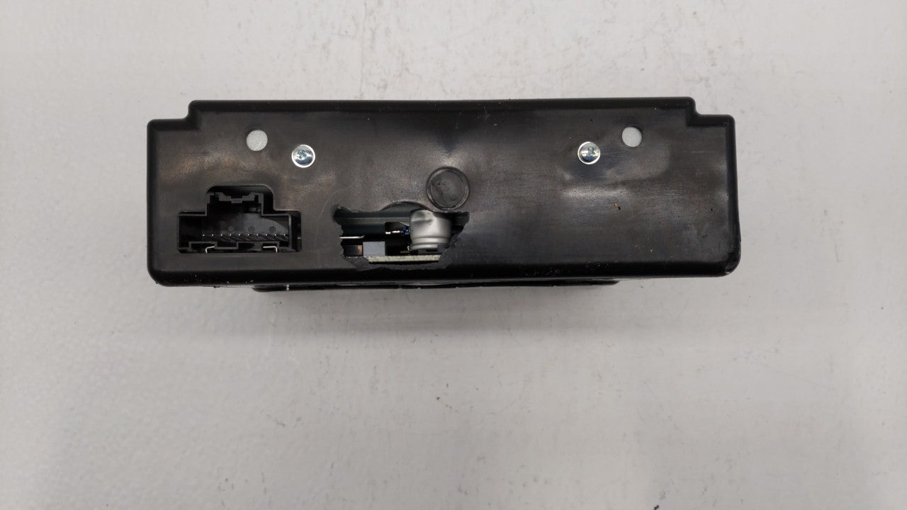 2015-2019 Chevrolet Silverado 1500 Radio AM FM Cd Player Receiver Replacement P/N:13594481 84016435 Fits OEM Used Auto Parts
