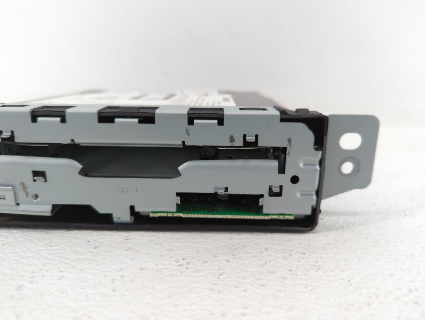 2015-2019 Chevrolet Silverado 1500 Radio AM FM Cd Player Receiver Replacement P/N:23369306 13594481 Fits OEM Used Auto Parts