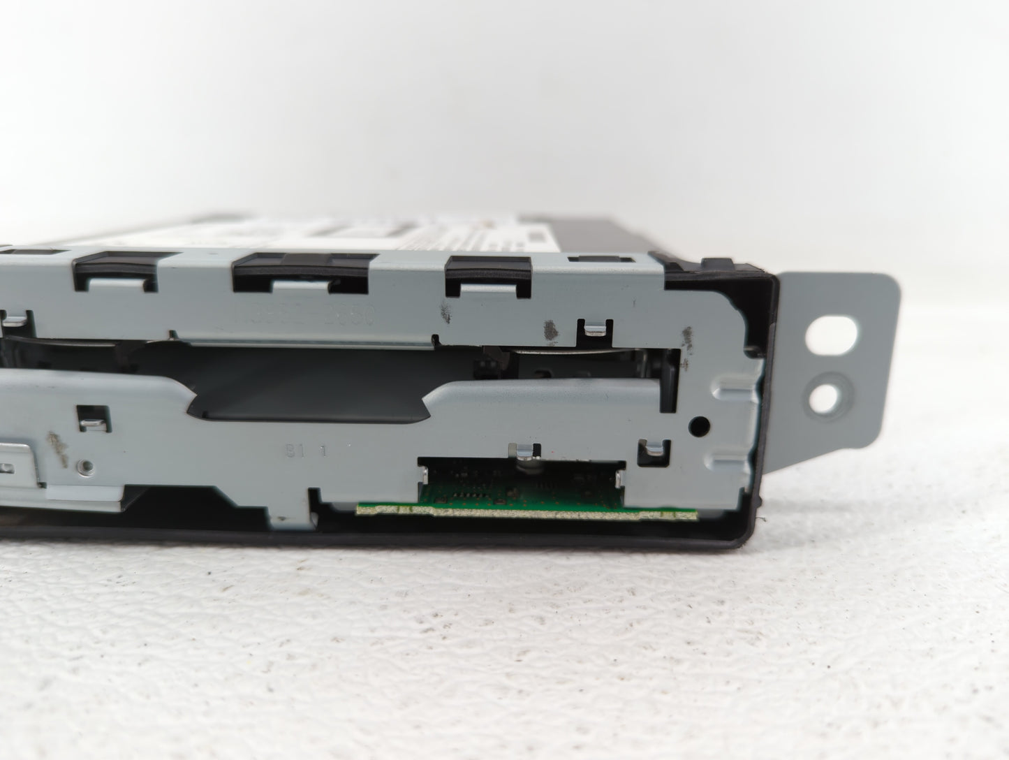 2015-2019 Chevrolet Silverado 1500 Radio AM FM Cd Player Receiver Replacement P/N:23369306 13594481 Fits OEM Used Auto Parts