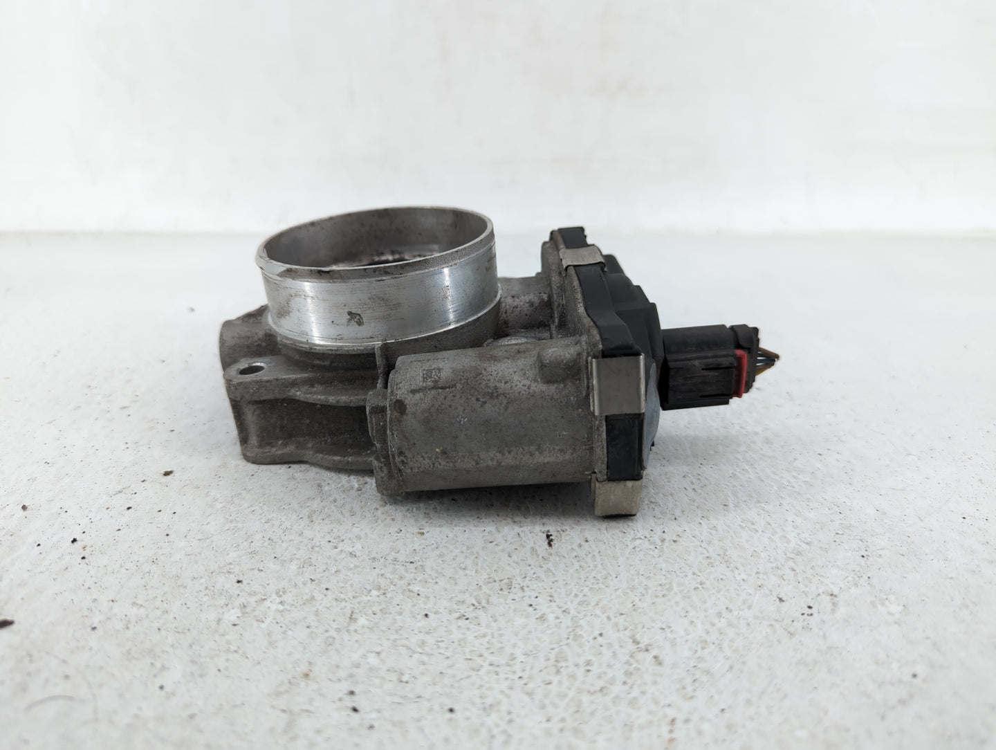 2014-2015 Chevrolet Silverado 1500 Throttle Body P/N:RME72-2B 12632171BA Fits Fits 2014 2015 OEM Used Auto Parts - Oemusedau