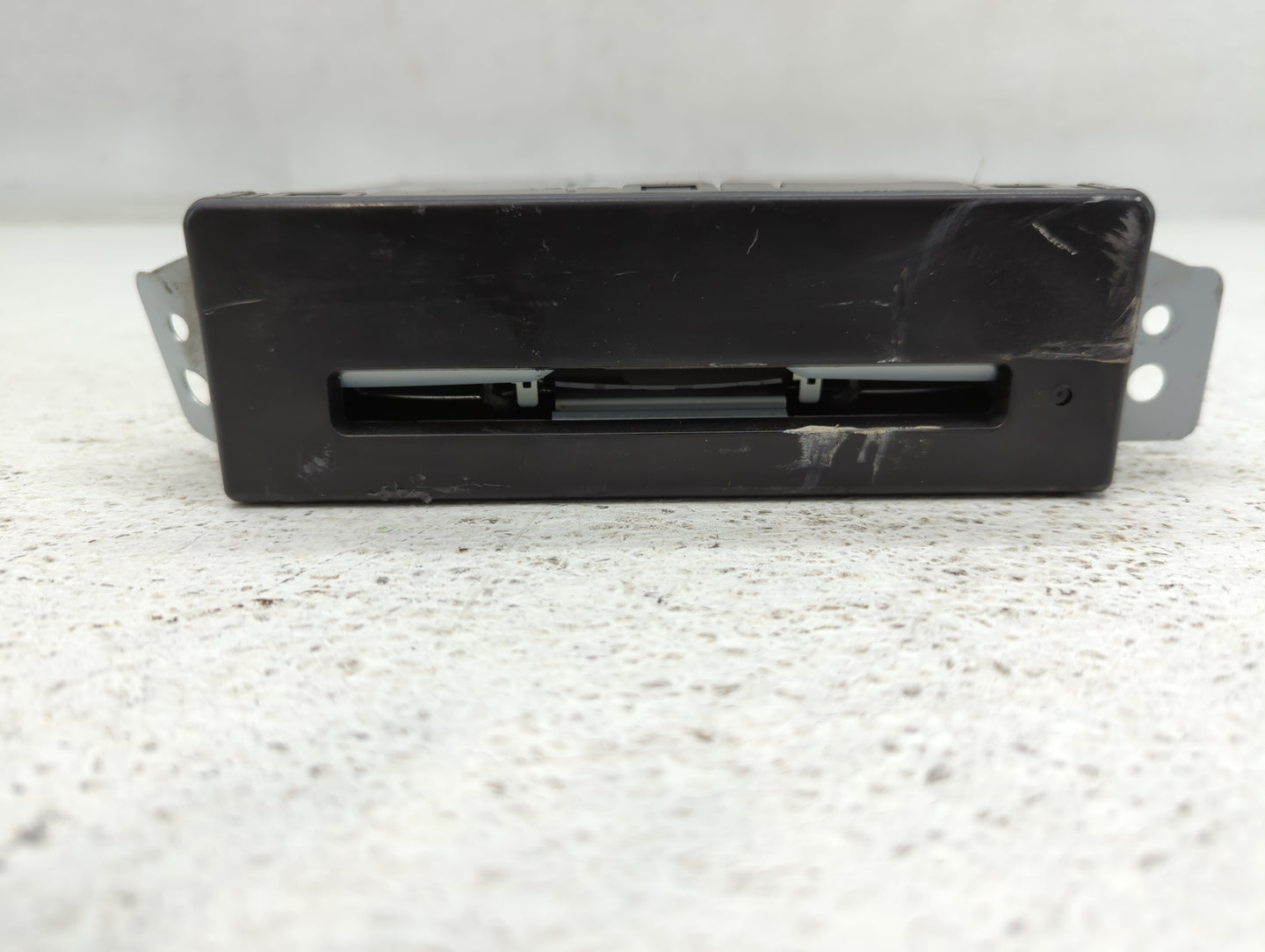 2015 Chevrolet Silverado 1500 Radio AM FM Cd Player Receiver Replacement P/N:13594481 Fits OEM Used Auto Parts - Oemusedauto